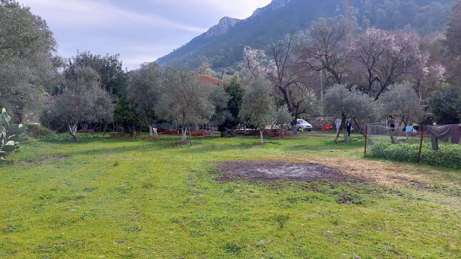 SATILIK 1.847 M2 ARSA VE İÇİNDE BİNA